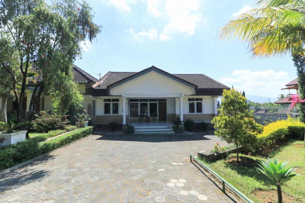 Villa Bunga Malang Esterno foto